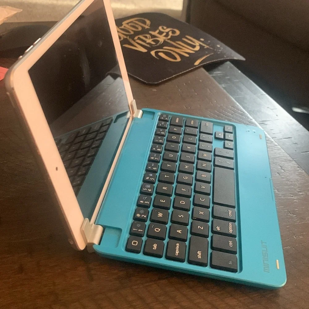 Used IPad Mini keyboard
